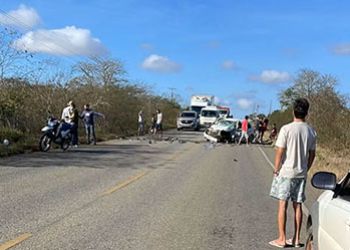 Acidente envolvendo veículos de passeio na Rota do Sertão deixa um motorista morto e seis pessoas feridas