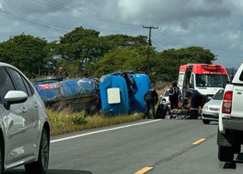 Caminhão Pipa capota na Rodovia SE-170 no município de Lagarto