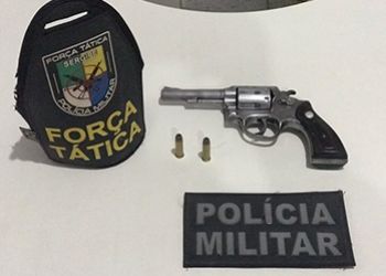 Polícia Militar flagra dupla arma de fogo na cidade de Itabaiana