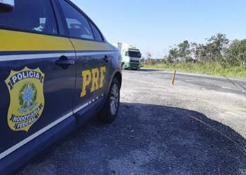 Adolescente de 14 anos é flagrado pela PRF na condução de ciclomotor pela BR-235