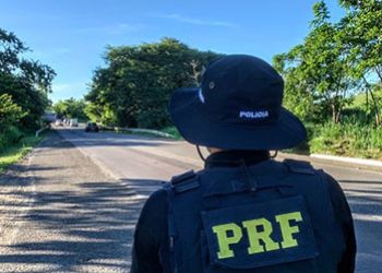 Motociclista inabilitado é flagrado pela PRF dirigindo irregularmente na BR-101